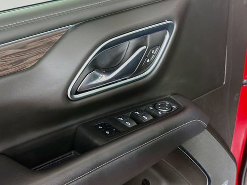 Used 2021 Chevrolet Tahoe Z71 w/ Luxury Package AWD/4WD image 18