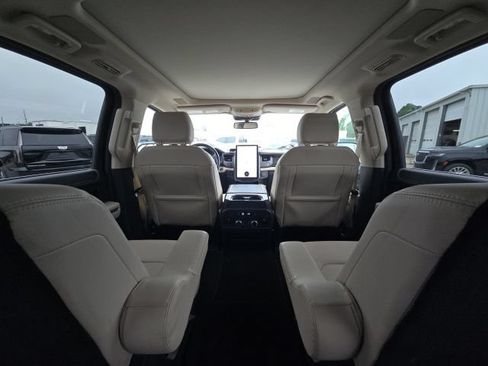 Used 2023 Ford Expedition Platinum RWD image 21
