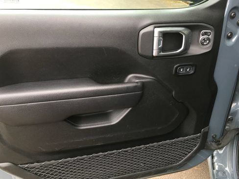 Used 2024 Jeep Wrangler Unlimited AWD/4WD image 21