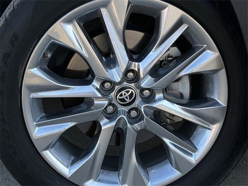 Used 2023 Toyota Highlander Limited image 10