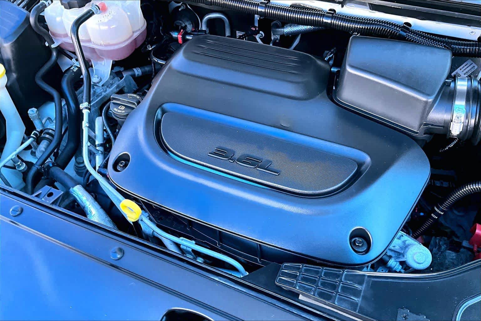 Used 2024 Chrysler Pacifica Touring-L FWD image 32