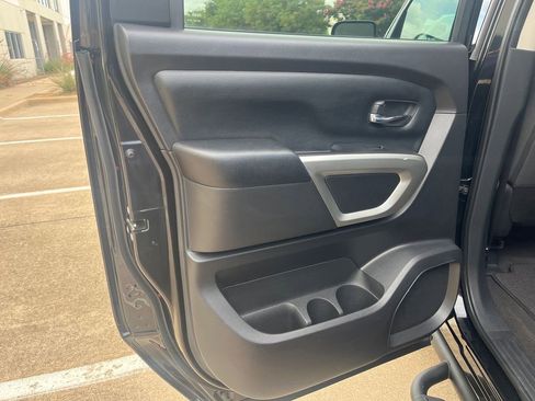 Used 2021 Nissan Titan SV w/ SV Convenience Package RWD image 16