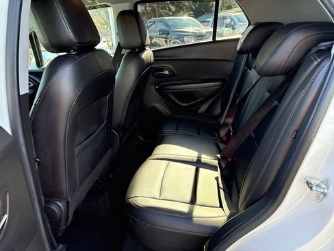 Used 2021 Chevrolet Trax LT w/ Premium Seat Package image 22