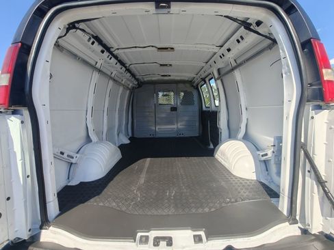 Used 2016 Chevrolet Express 2500 image 29