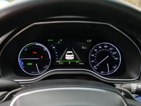 Used 2021 Toyota Avalon XSE image 10