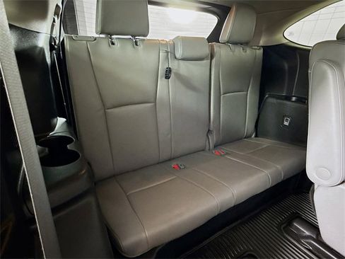Used 2023 Toyota Highlander L image 27