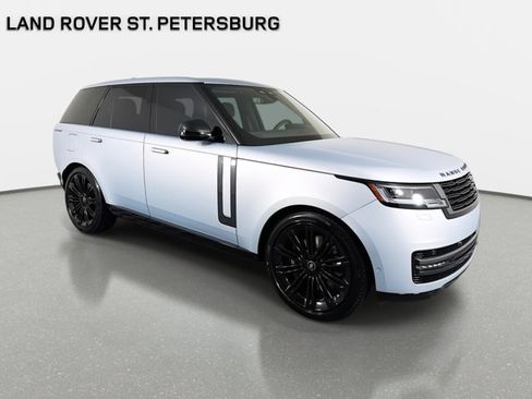 Certified 2025 Land Rover Range Rover SE image 3