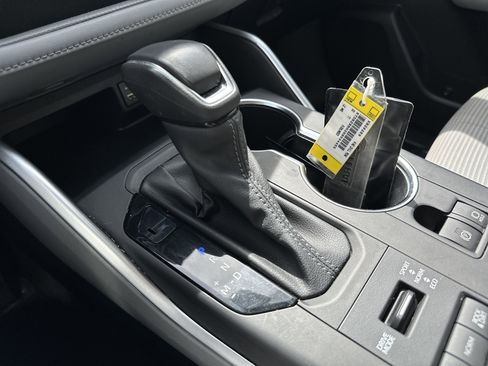 Used 2022 Toyota Highlander LE image 23