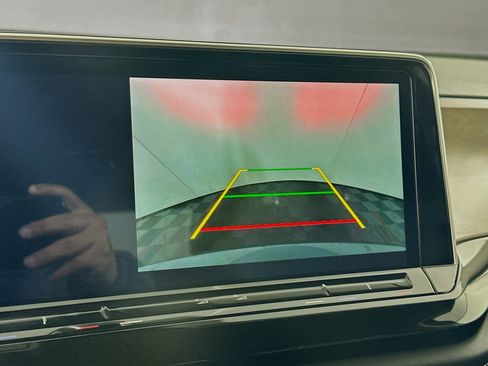 Used 2025 Volkswagen Atlas SE image 23