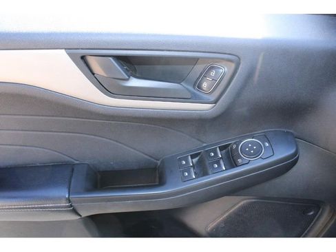 Used 2022 Ford Escape SE w/ SE Sport Appearance Package image 17