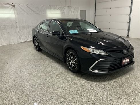 Used 2021 Toyota Camry XLE w/ Navigation Package AWD/4WD image 4