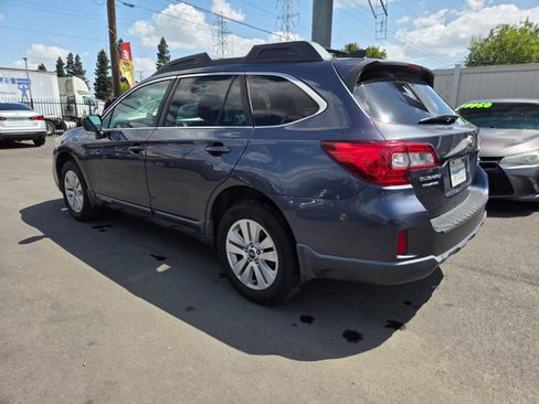 Used 2017 Subaru Outback 2.5i Premium AWD/4WD image 2