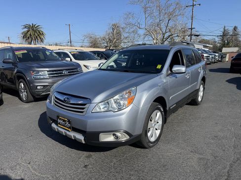 Used 2012 Subaru Outback 2.5i Limited AWD/4WD image 3