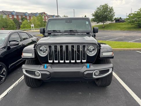 Used 2022 Jeep Wrangler Unlimited Sahara w/ Cold Weather Group AWD/4WD image 3