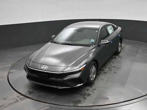 New 2026 Hyundai Elantra SE FWD image 24