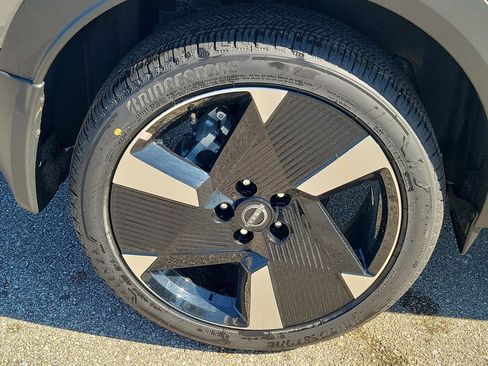 New 2026 Nissan Kicks SR image 3