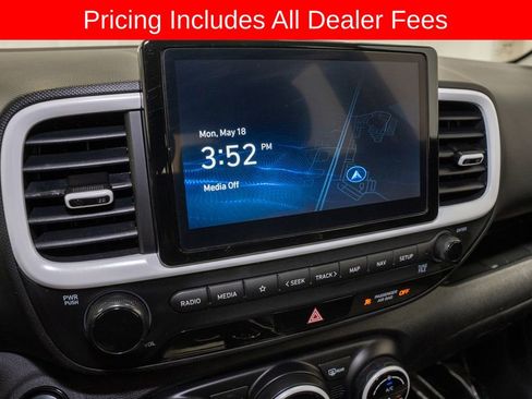 Used 2024 Hyundai Venue Limited FWD image 12
