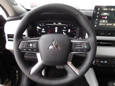 New 2026 Mitsubishi Outlander SEL image 33