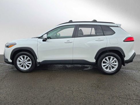 Used 2024 Toyota Corolla Cross LE image 6