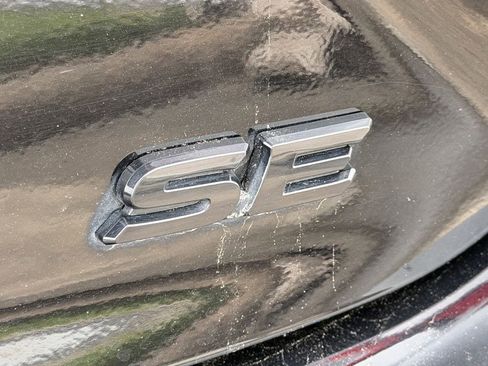Used 2025 Toyota Camry SE FWD image 13