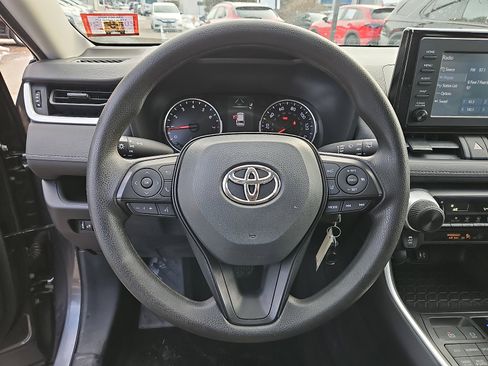 Used 2019 Toyota RAV4 LE image 21