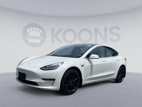 Used 2020 Tesla Model 3 Standard Range RWD image 1