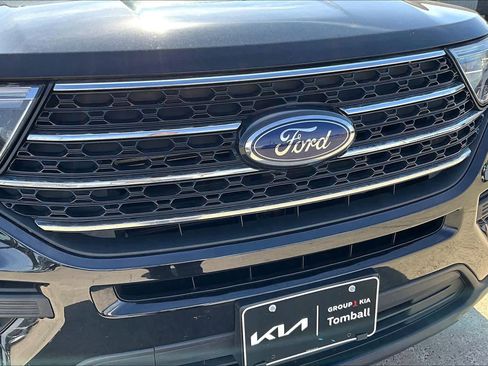 Used 2022 Ford Explorer XLT image 28