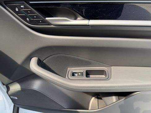 New 2026 Porsche Macan 4 Electric AWD/4WD image 18