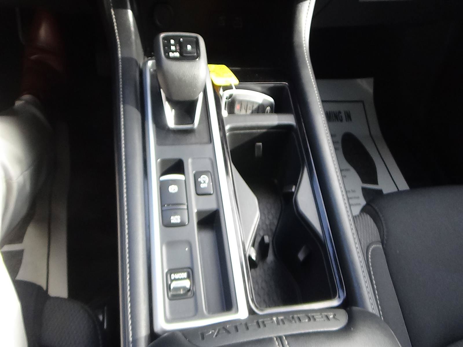 Used 2025 Nissan Pathfinder SV FWD image 24