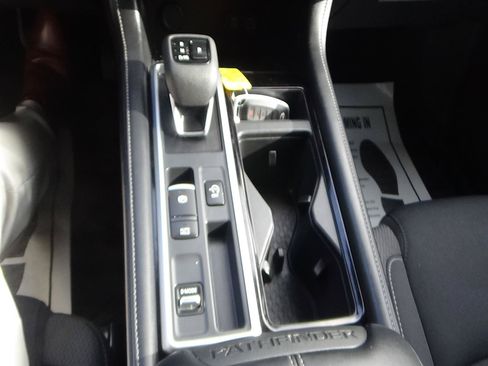 Used 2025 Nissan Pathfinder SV FWD image 24