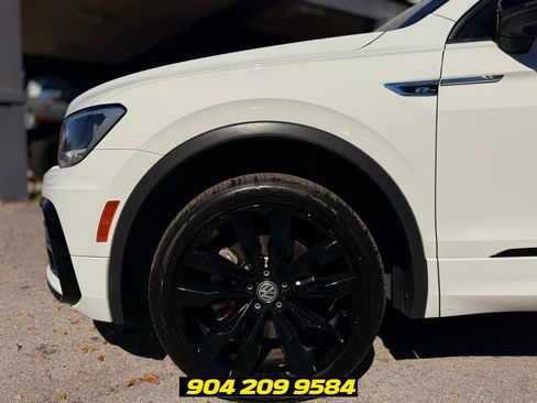 Used 2021 Volkswagen Tiguan SE FWD image 14