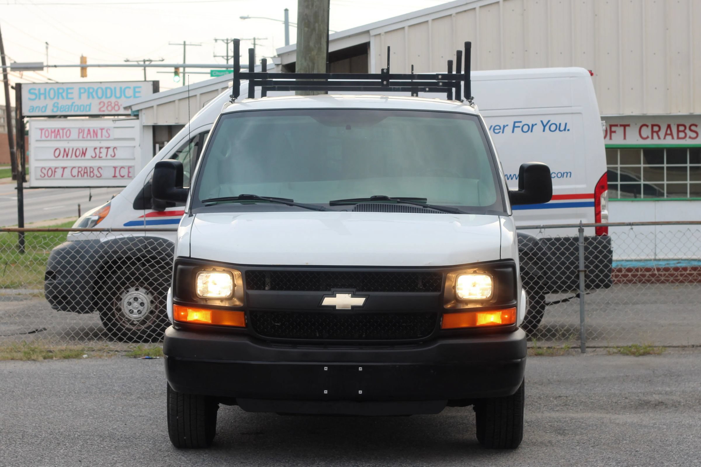 Used 2015 Chevrolet Express 2500 RWD image 2