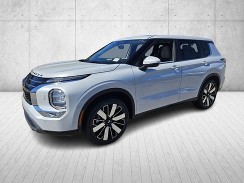 New 2025 Mitsubishi Outlander AWD image 3
