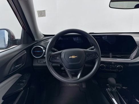 Used 2025 Chevrolet Trax LT image 21