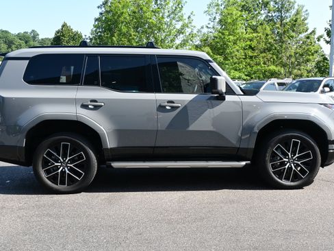 Used 2025 Lexus GX 550 w/ Accessory Package (Z1) AWD/4WD image 10