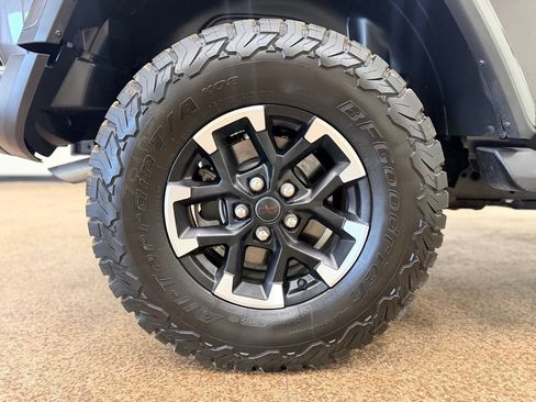 Used 2025 Jeep Wrangler Unlimited Rubicon w/ Safety Group AWD/4WD image 23