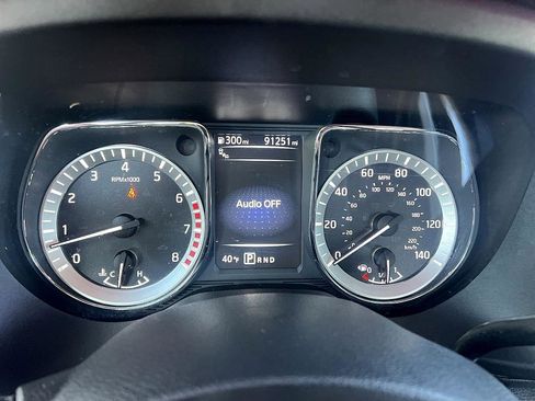 Used 2018 Nissan Titan SV w/ SV Convenience Package image 23