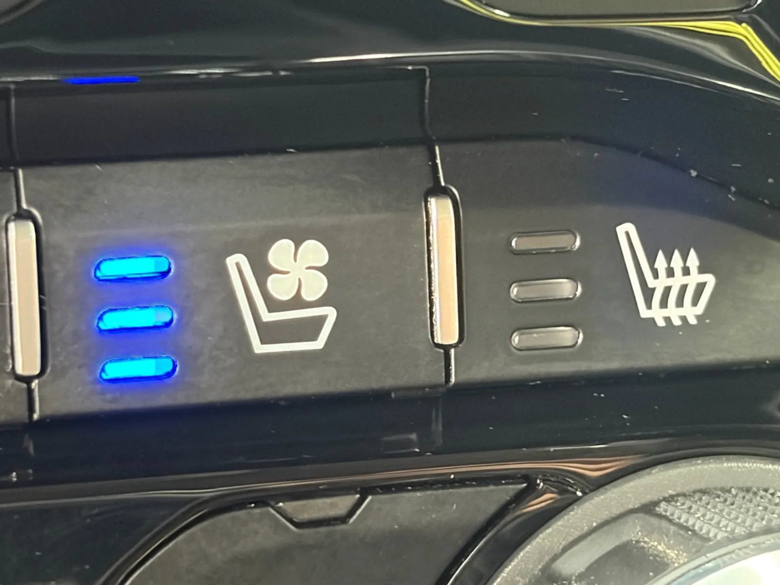Used 2019 RAM 1500 Laramie AWD/4WD image 25