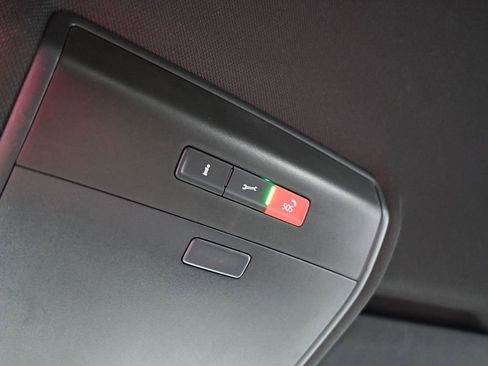 Used 2022 Volkswagen Atlas Cross Sport SE w/ Black Wheel Package image 23