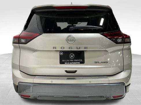 Used 2025 Nissan Rogue SL image 3