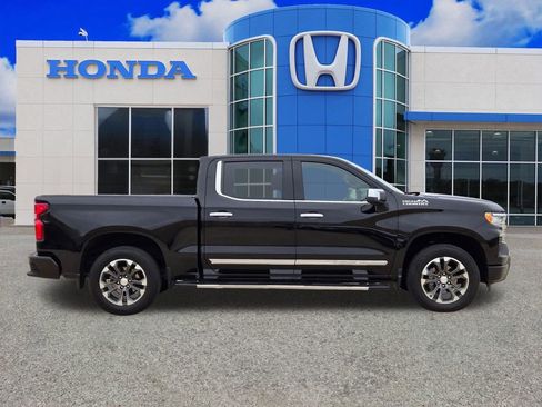 Used 2023 Chevrolet Silverado 1500 High Country w/ Technology Package AWD/4WD image 2