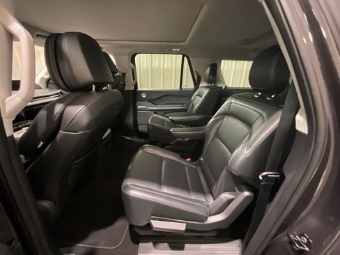 Used 2025 Lincoln Navigator L Reserve AWD/4WD image 11