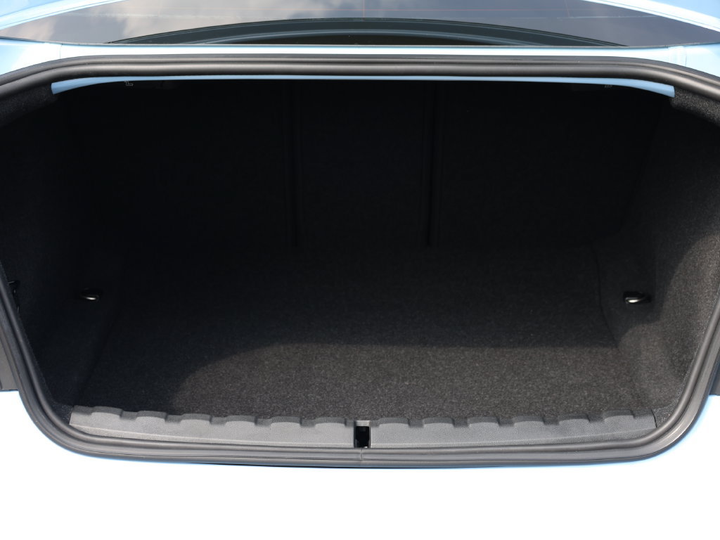 Used 2023 BMW M2 w/ Lighting Package RWD image 8