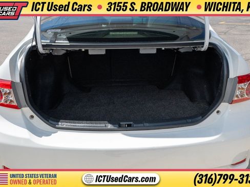 Used 2011 Toyota Corolla LE FWD image 4