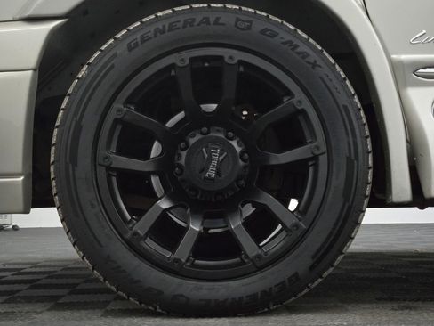 Used 2018 Chevrolet Express 2500 w/ Enhanced Convenience Package image 17