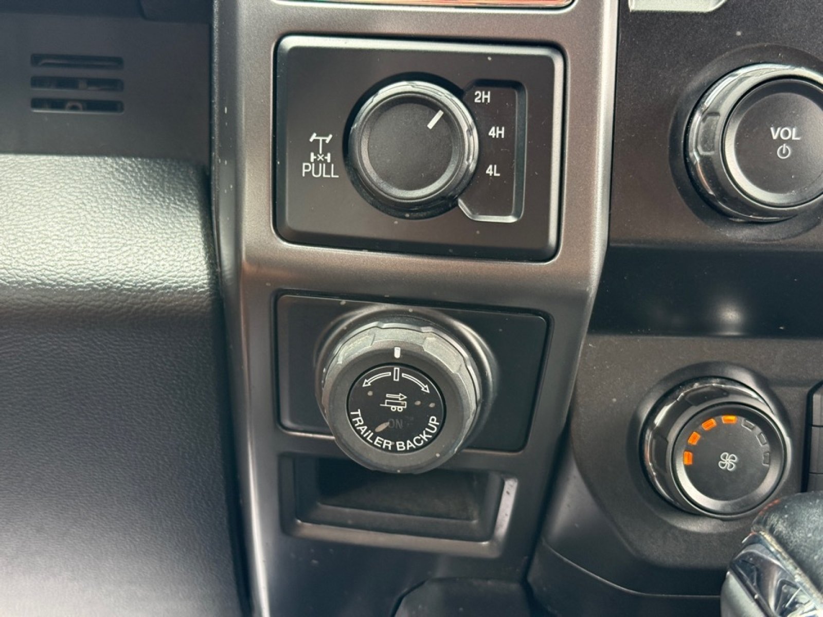 Used 2019 Ford F150 XLT w/ Equipment Group 302A Luxury AWD/4WD image 17