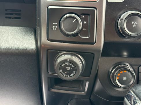 Used 2019 Ford F150 XLT w/ Equipment Group 302A Luxury AWD/4WD image 17