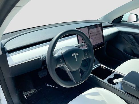 Used 2023 Tesla Model 3 Standard Range RWD image 19