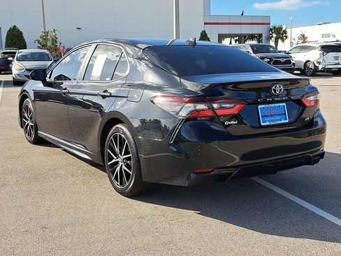 Used 2021 Toyota Camry SE image 4
