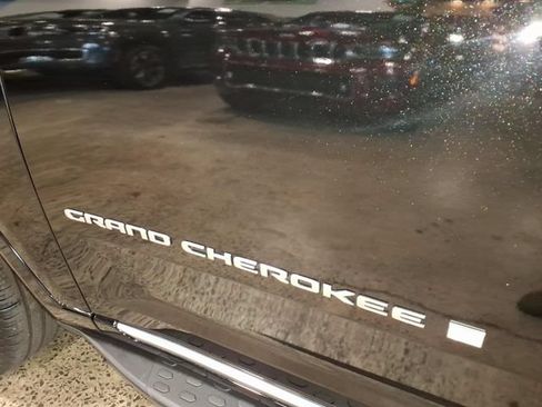 Used 2025 Jeep Grand Cherokee L Summit w/ Rear Seat Video Group I AWD/4WD image 20